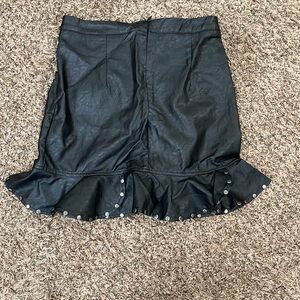 Missguided women’s black mini skirt US size 4 NWOT